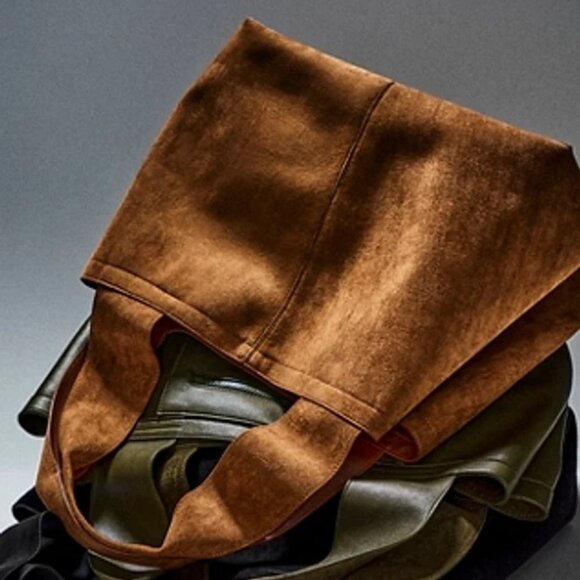 New Free People Blair Reversible Vegan Suede Tote Bag in Camel - Picture 5 of 5